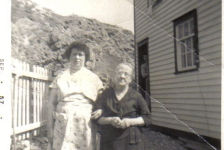 04 Phoebe and her mother Susanna Lockyer by Susanna's house in Sept 1957. Credit: Madonna Drover